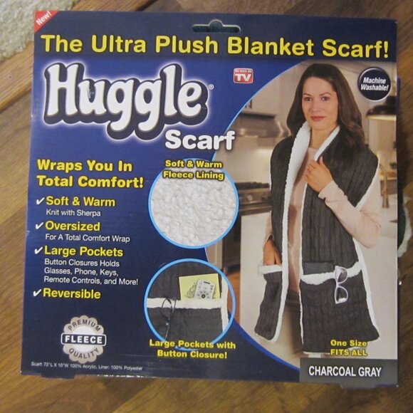 NIB/Huggle Scarf ~ Blanket Scarf ~ BRAND NEW!! - Picture 2 of 2